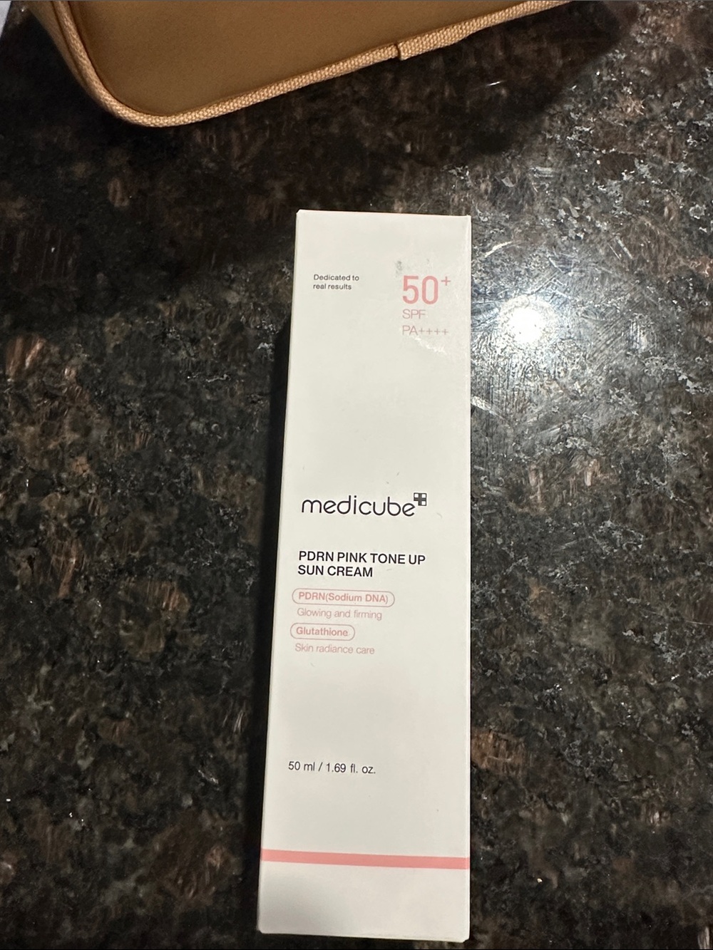 Medicube PDRN Pink Tone-Up Sun Cream SPF50+ – Pink